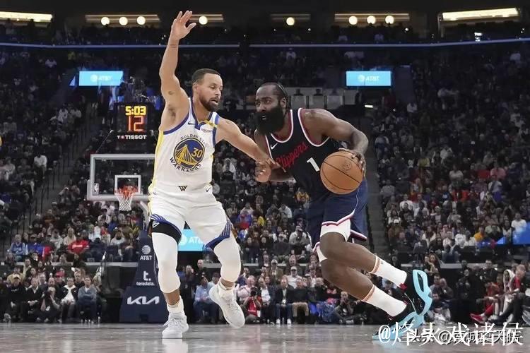 哈登23+11闪耀全场，库里两次崴脚提前离场，快船战胜勇士